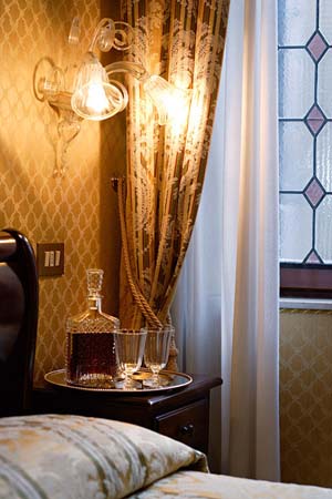 Comfort double with queen bed, private facilities (shower), and breakfast